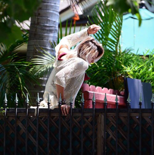 Paris Jackson Stills Going Over a Wall in Los Angeles 7