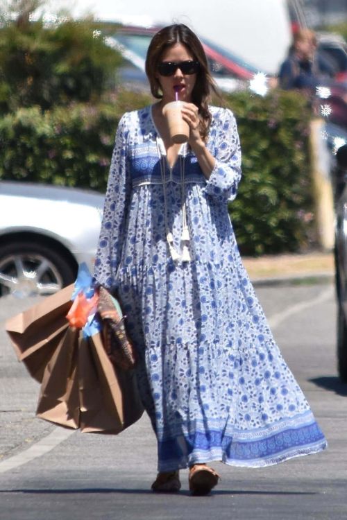 Rachel Bilson Stills Out and About in Toluca Lake 3