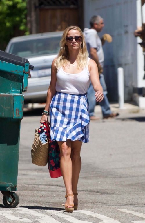 Reese Witherspoon Heading to a Spa in Los Angeles Images 6