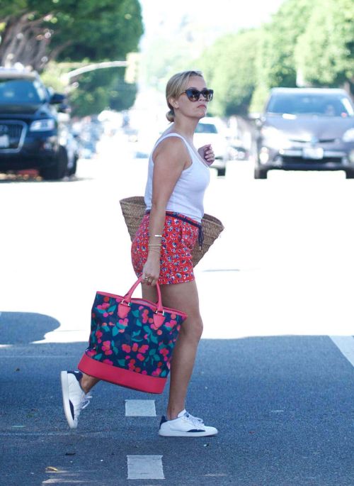 Reese Witherspoon Stills Out Shopping in Brentwood - 26/07/2017