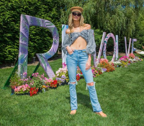 Romee Strijd Stills at revolveinthehamptons 4th of July Kick-off Party in bridgehampton 7