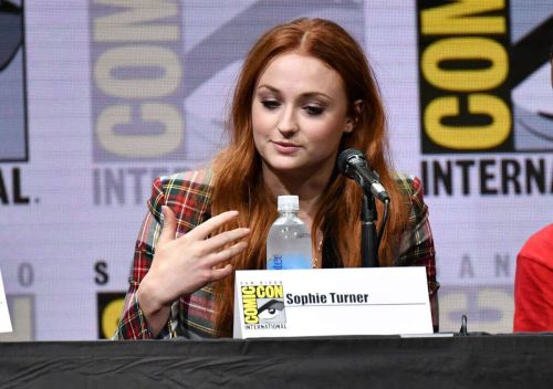 Sophie Turner Photos at Comic-con in San Diego 1