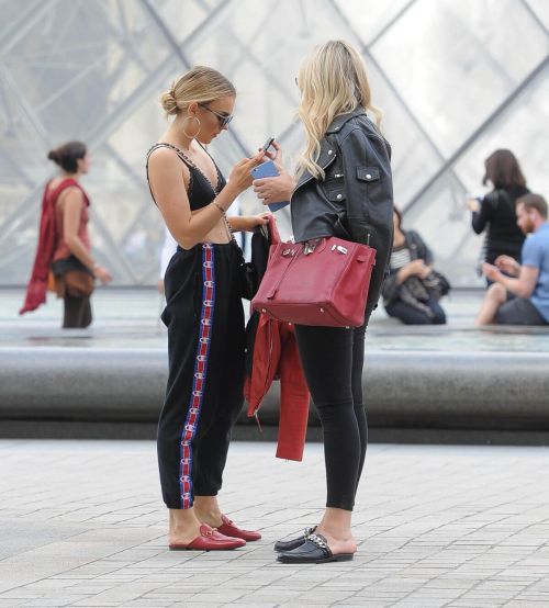 Tallia Storm and Her Sister Stills at Louvre in Paris 3