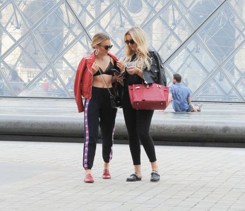 Tallia Storm and Her Sister Stills at Louvre in Paris 7