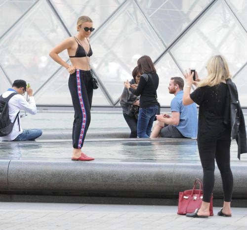 Tallia Storm and Her Sister Stills at Louvre in Paris 9