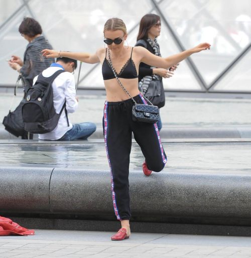 Tallia Storm and Her Sister Stills at Louvre in Paris 10