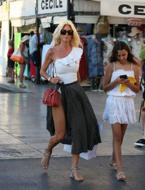 Victoria Silvstedt Stills Out in St Tropez 2