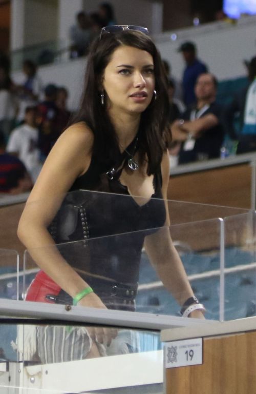 Adriana Lima Stills at Real Madrid vs Barcelona Friendly Game in Miami Images 1