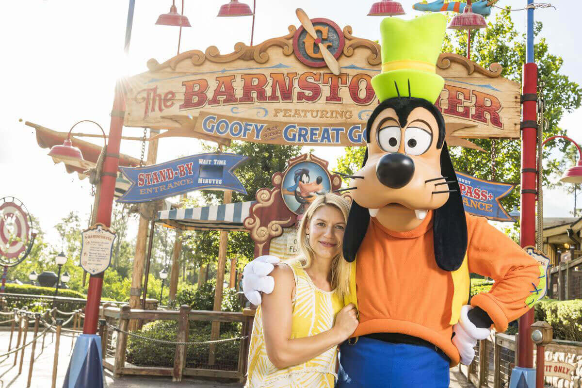 Claire Danes Stills with Goofy at Magic Kingdom in Lake Buena Vista