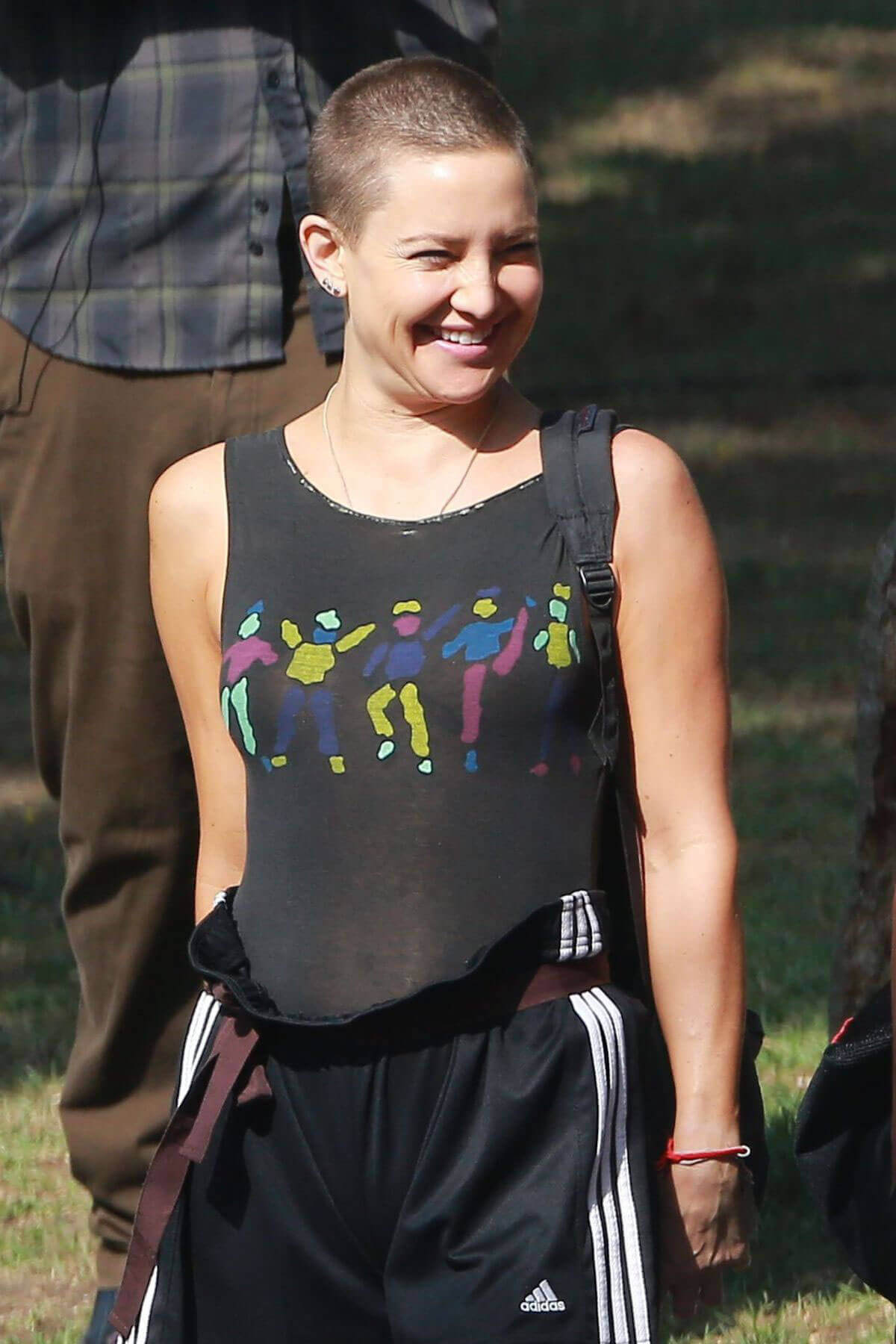 Kate Hudson Stills Shows Haircut on the Set Sister in Los Angeles