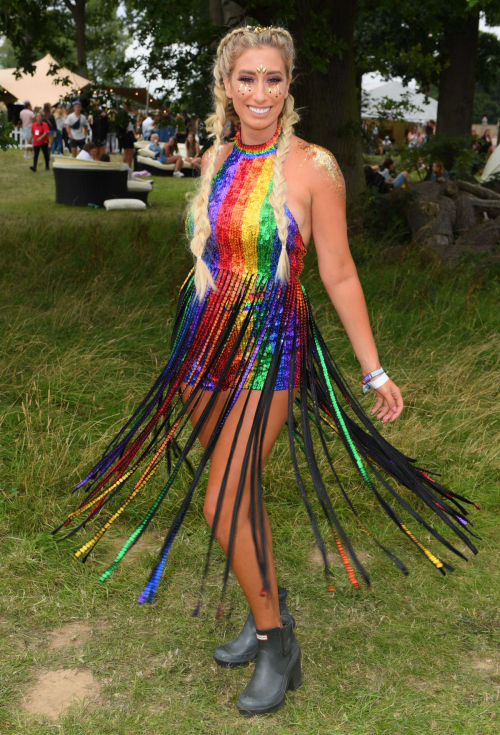 Stacey Solomon Stills at V Festival in Chelmsford Photos 3