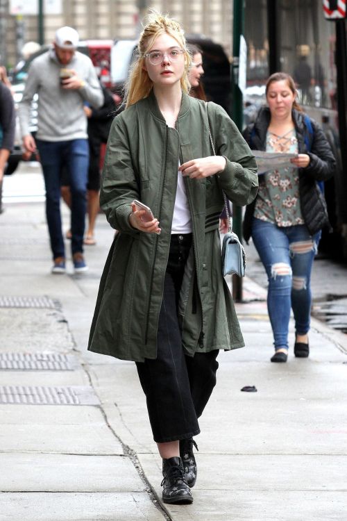 Elle Fanning Stills Heading to Her Home in New York 1