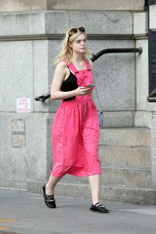 Elle Fanning Stills Heading to Her Home in New York 1