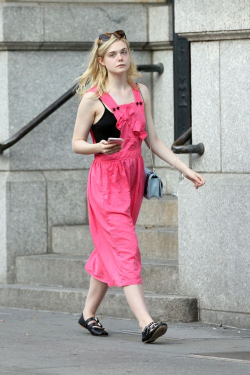 Elle Fanning Stills Heading to Her Home in New York 3