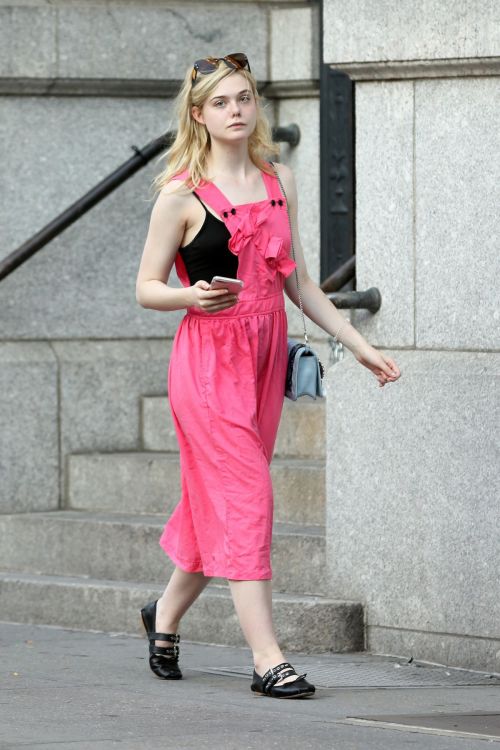 Elle Fanning Stills Heading to Her Home in New York 4