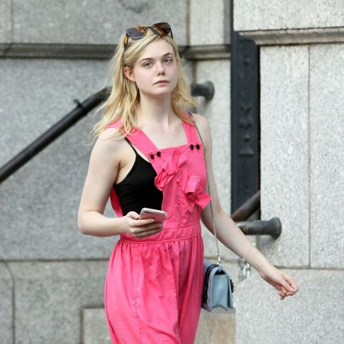 Elle Fanning Stills Heading to Her Home in New York 5