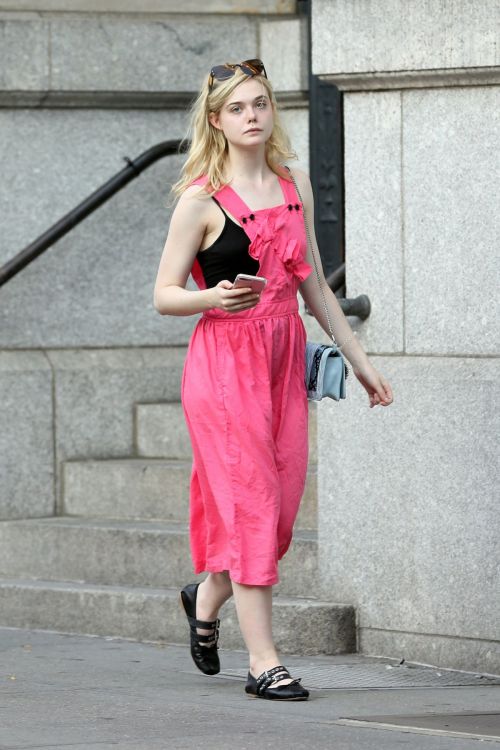 Elle Fanning Stills Heading to Her Home in New York 6