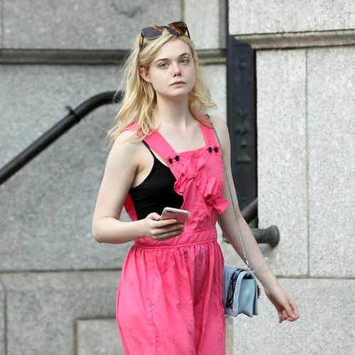 Elle Fanning Stills Heading to Her Home in New York 7