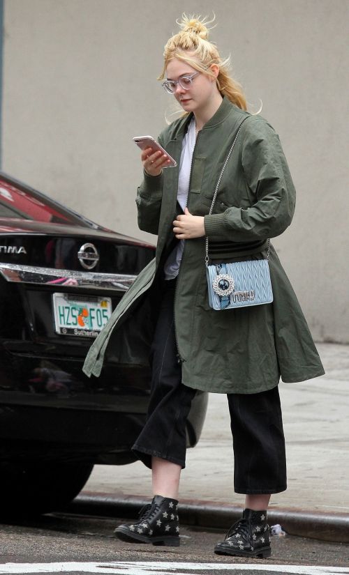 Elle Fanning Stills Heading to Her Home in New York 7