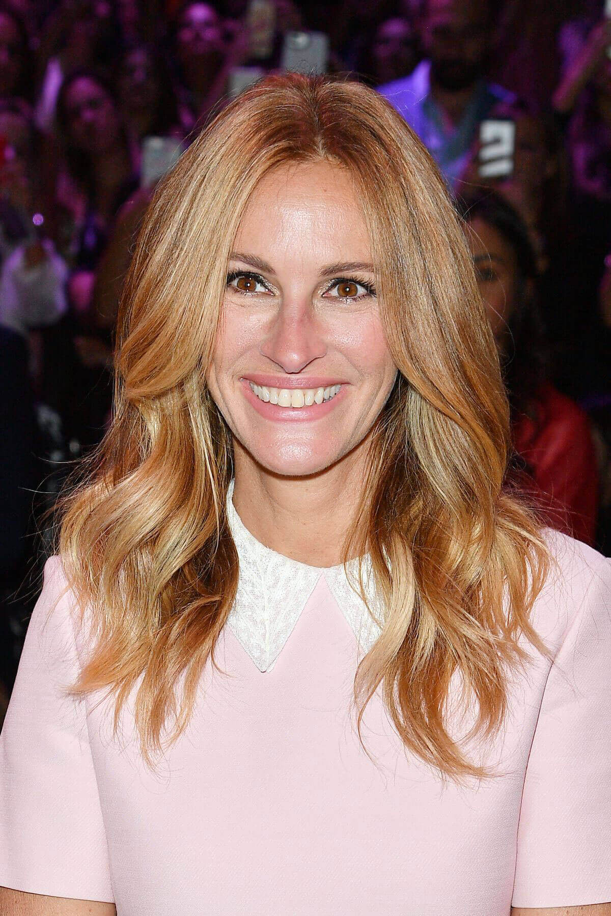 Julia Roberts wears short retro mini dress at calzedonia legs show in Verona