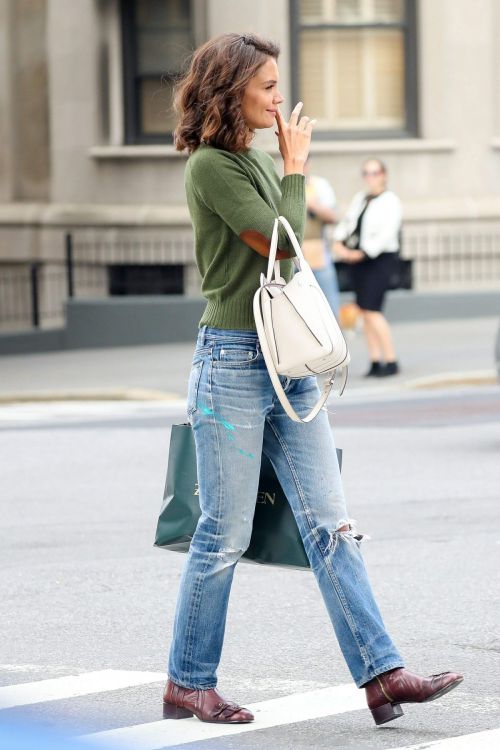 Katie Holmes wears Green Sweater & Jeans Out Shopping in New York 8