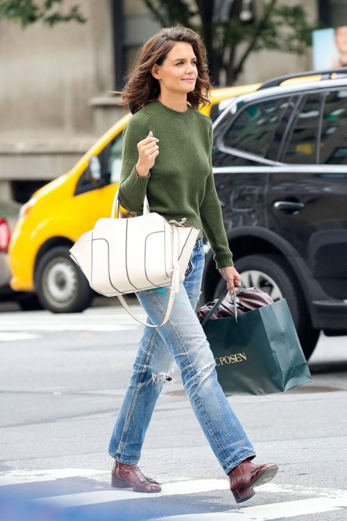 Katie Holmes wears Green Sweater & Jeans Out Shopping in New York 9