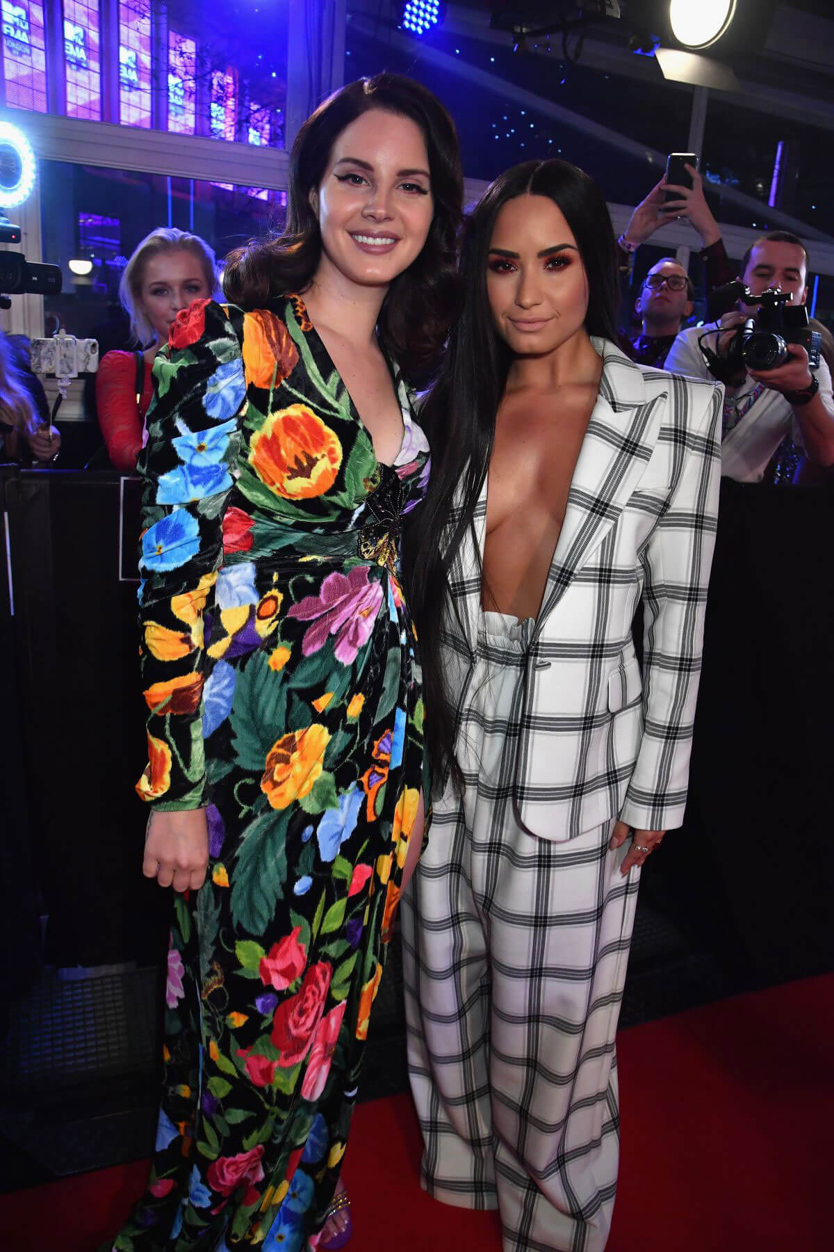 Demi Lovato Stills at 2017 MTV Europe Music Awards in London