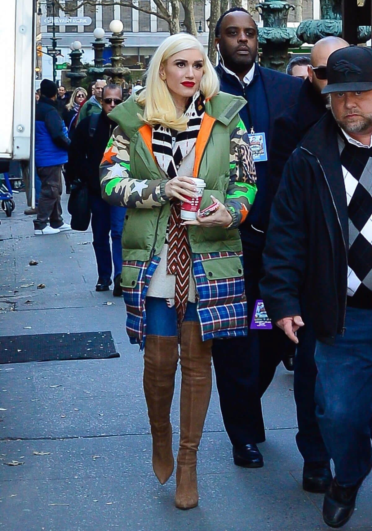 Gwen Stefani Stills Leaves Bryant Park in New York Photos