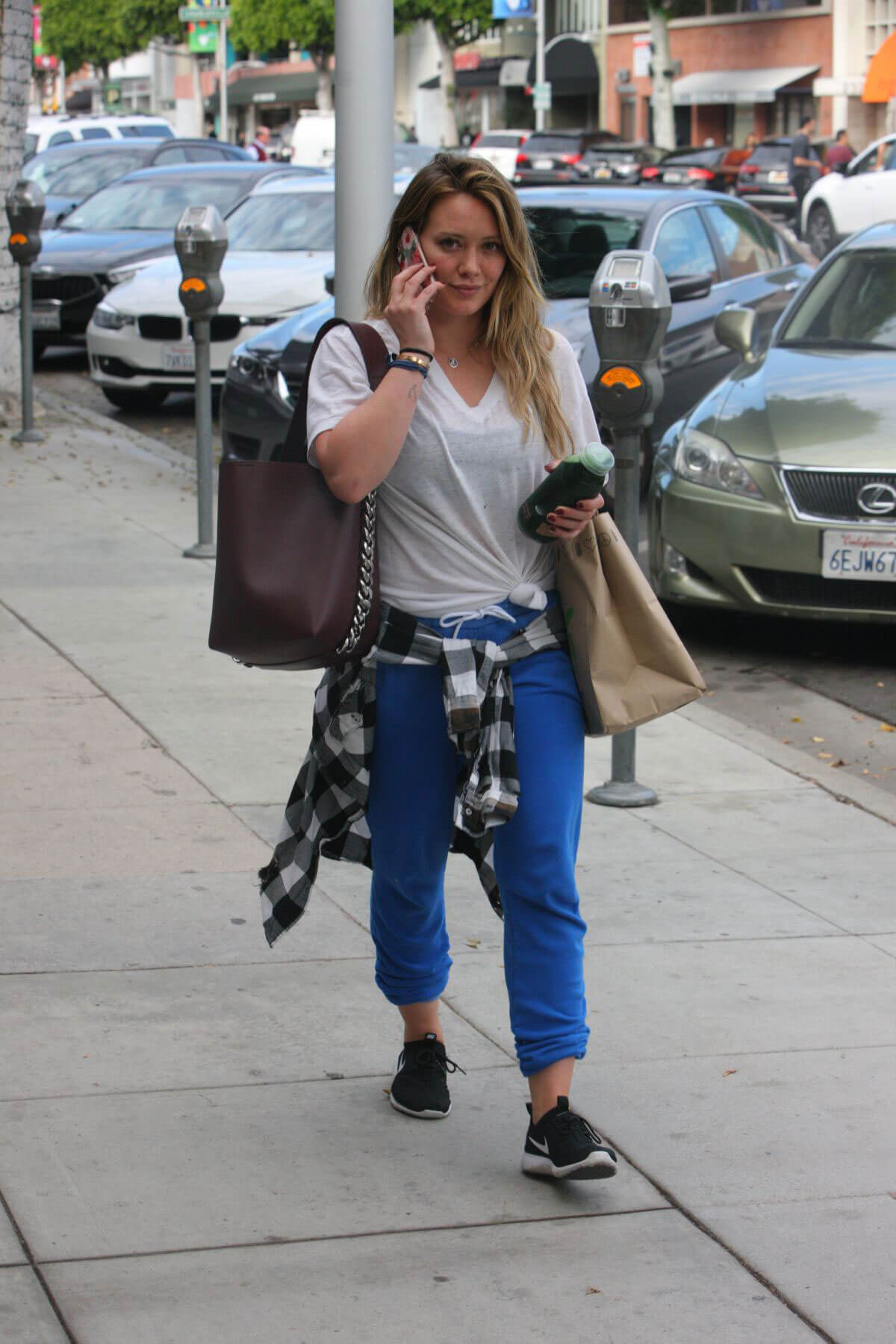 Hilary Duff Stills Out for Fresh Juice at Kreation in Hollywood