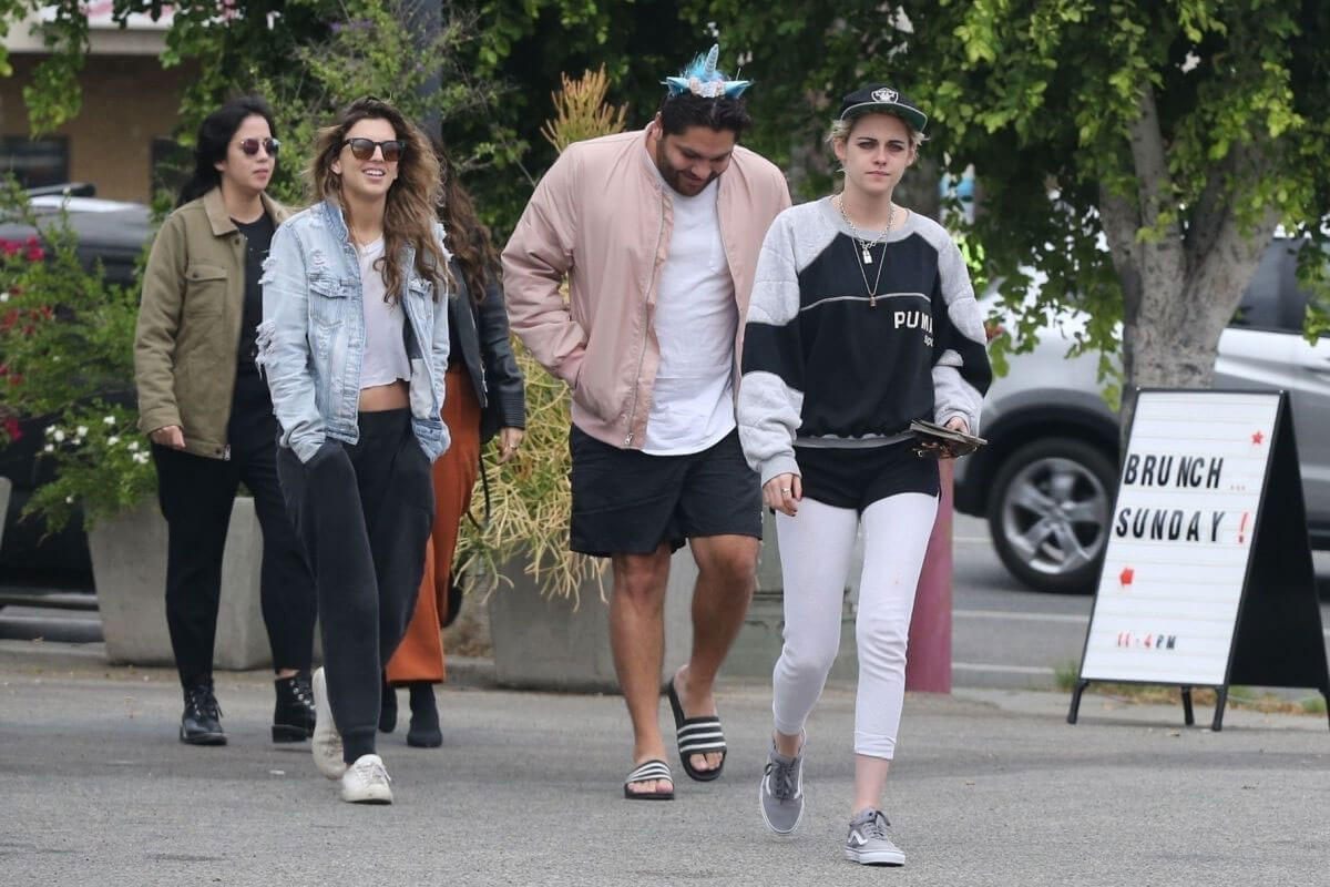 Kristen Stewart Stills Out and About in Los Angeles Images