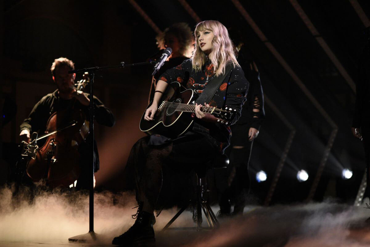 Taylor Swift Stills Performs at Saturday Night Live in New York