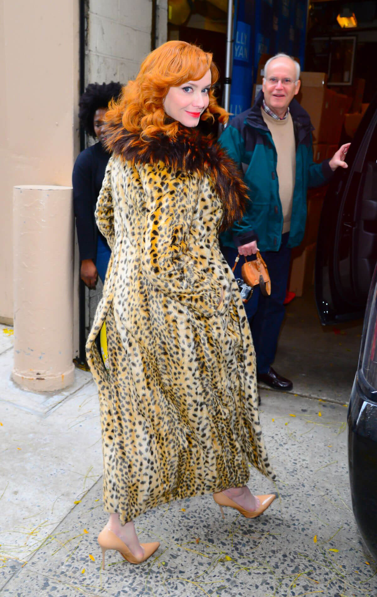 Christina Hendricks Stills Arrives at Live with Kelly and Ryan in New York 2017/12/13