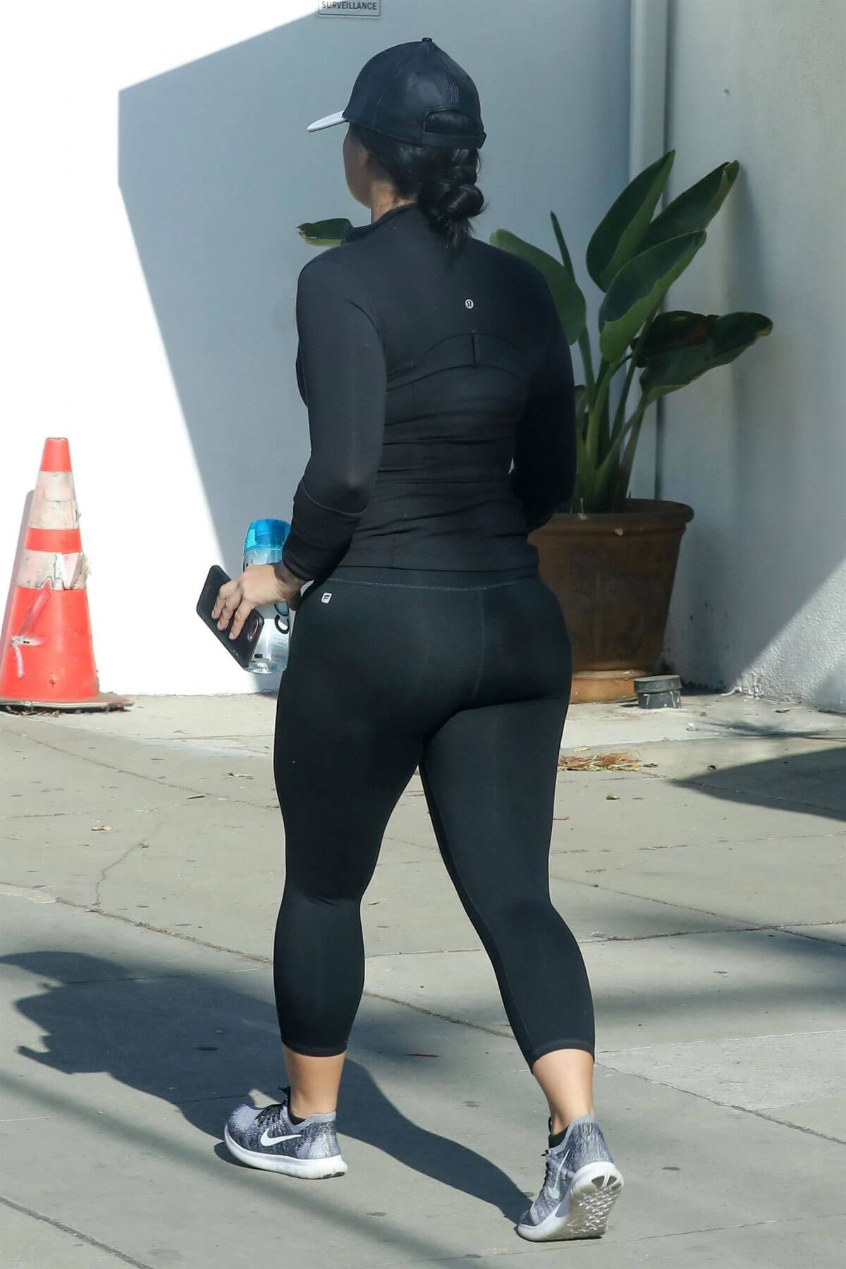 Demi Lovato Stills Leaves a Gym in West Hollywood 2017/12/19