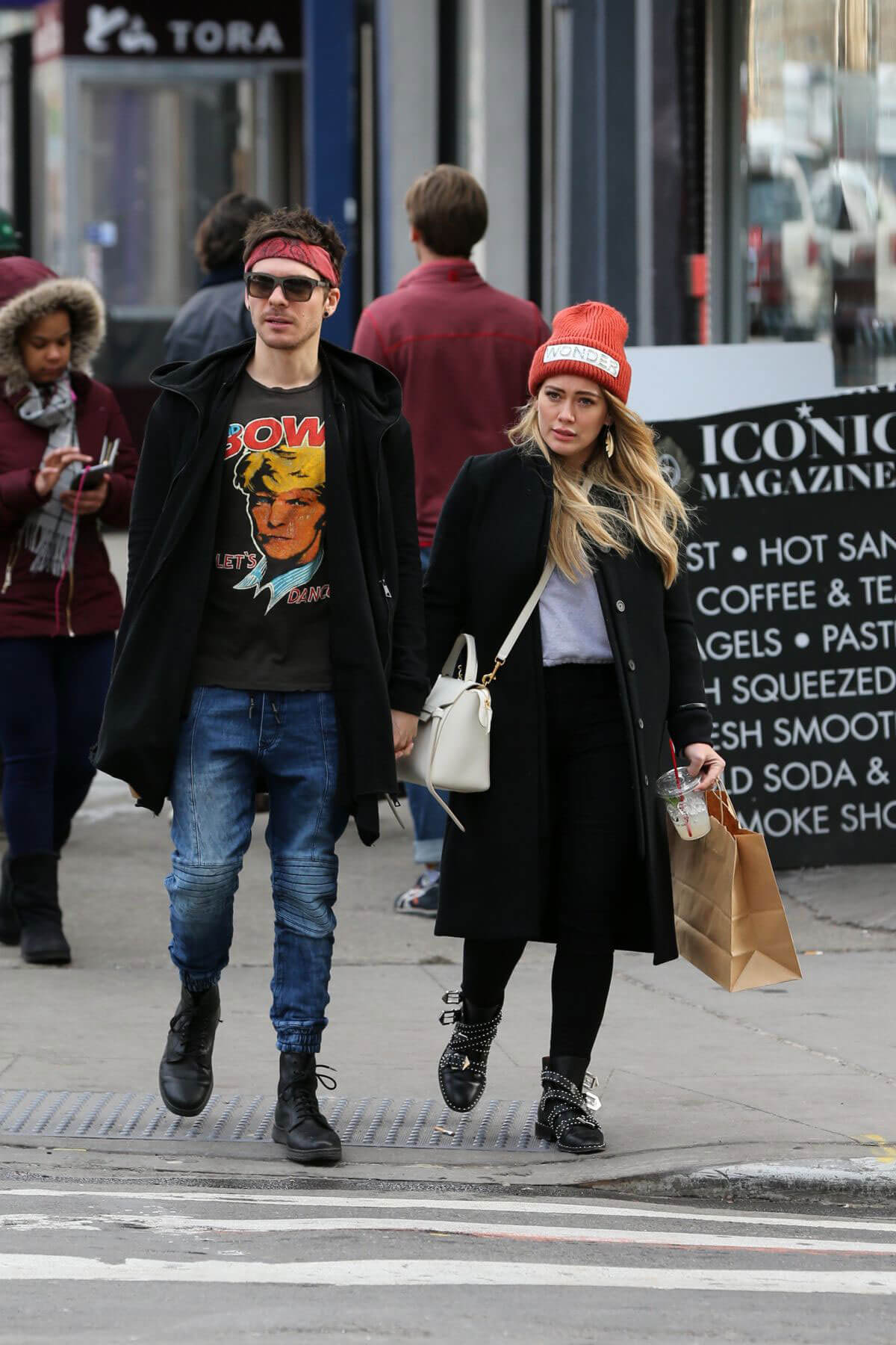 Hilary Duff and Matthew Koma Stills Out Shopping in New York 2017/12/20