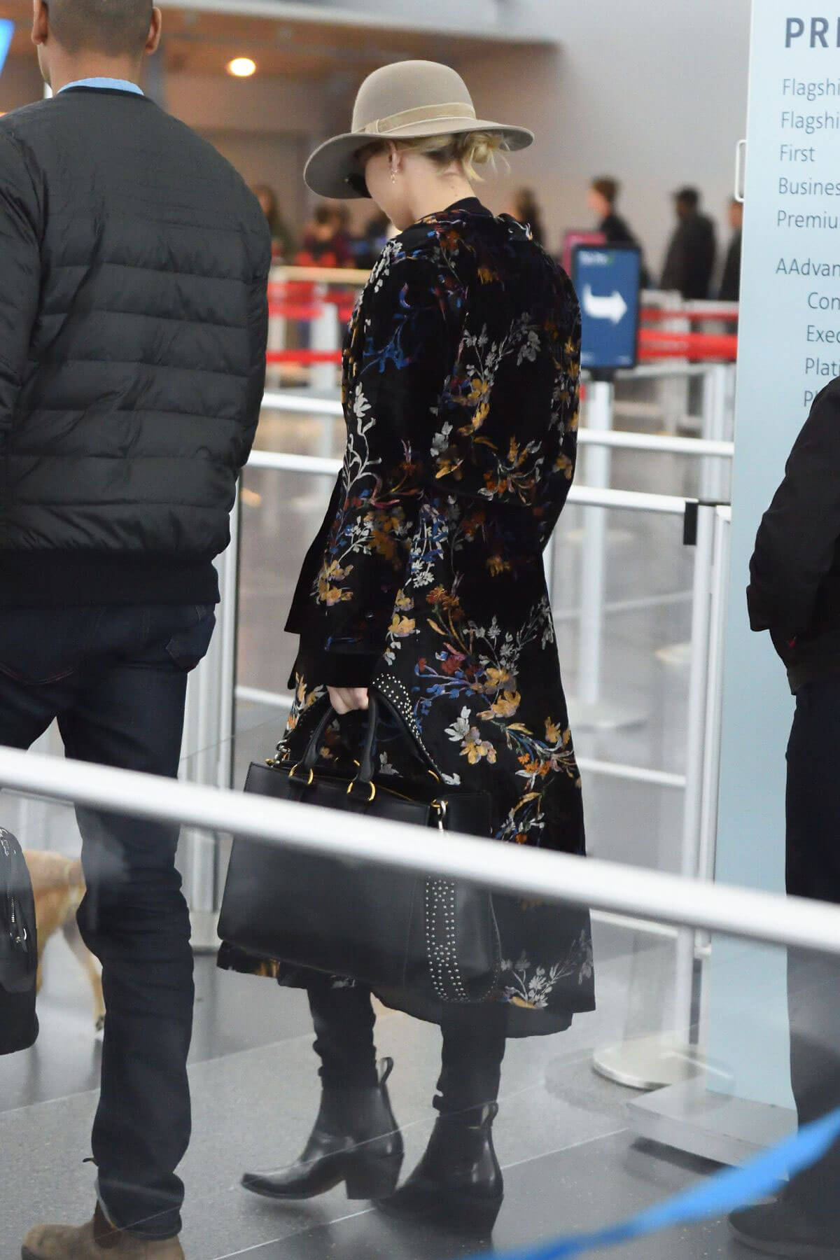 Jennifer Lawrence with Her Dog Stils at JFK Airport in New York 2017/12/30