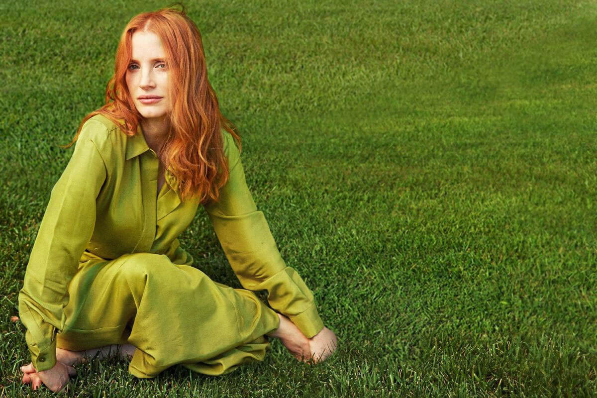 Jessica Chastain Poses for Es Magazine, December 2017