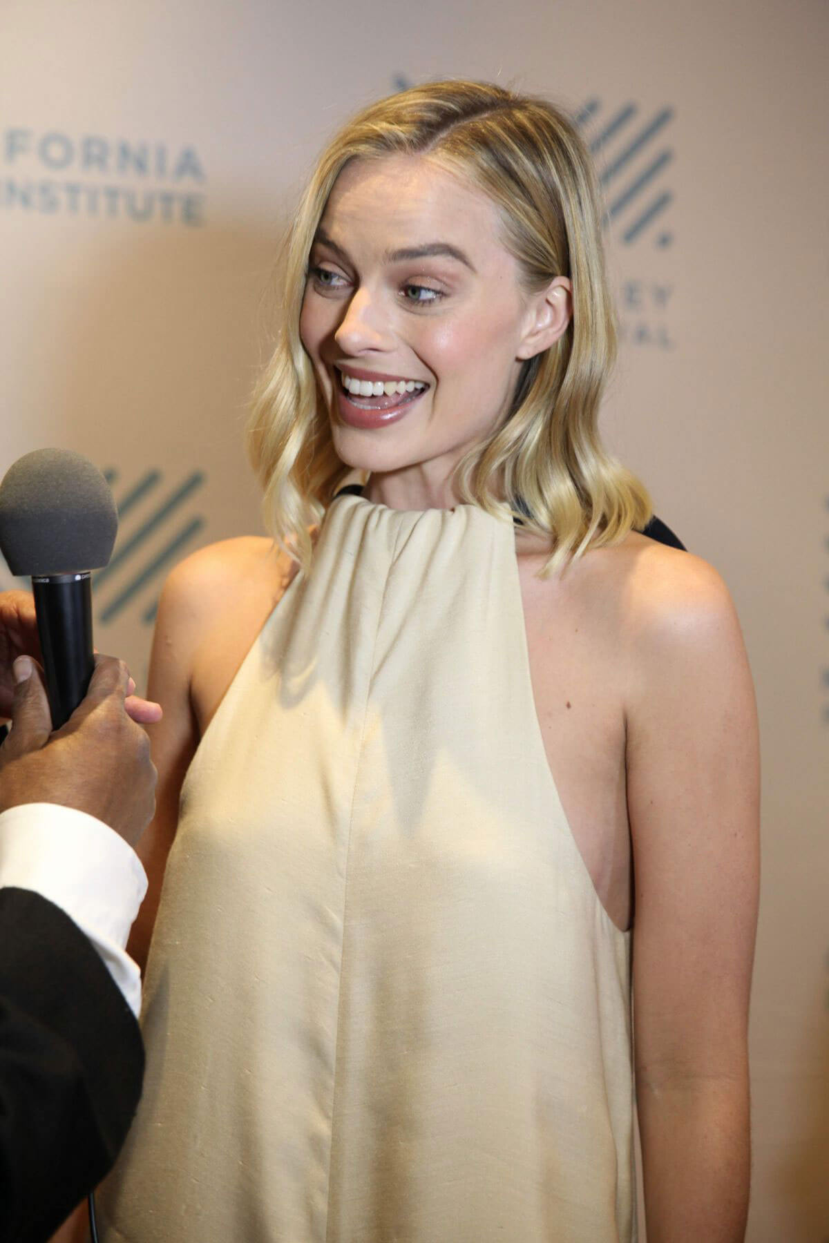 Margot Robbie Stills at I, Tonya 2017 Premiere in San Rafael