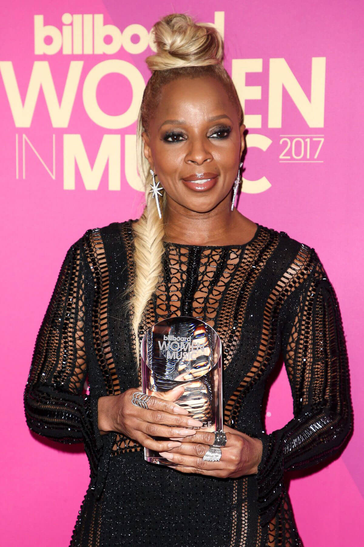 Mary J. Blige Stills at 2017 Billboard Women in Music Awards in Los Angeles