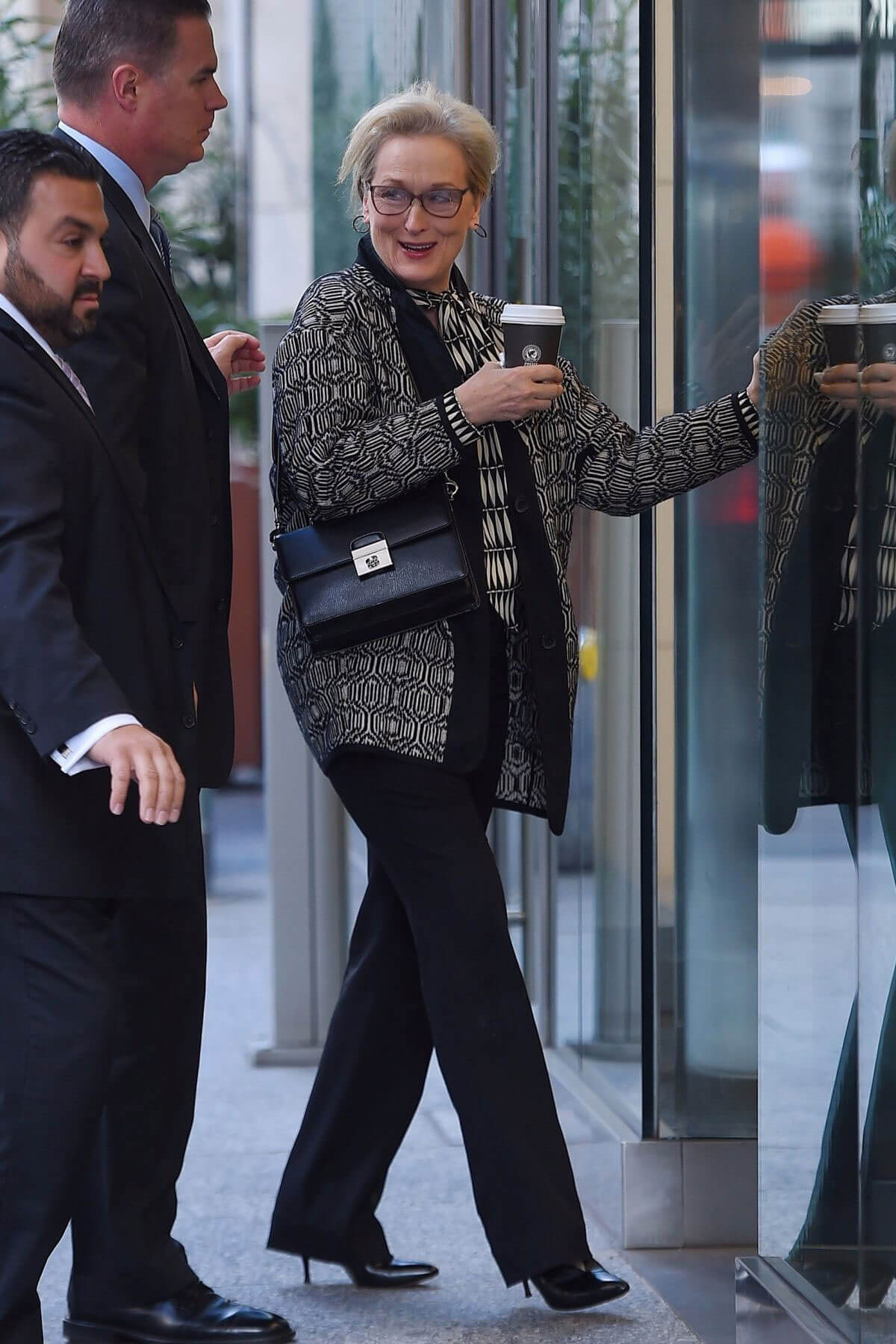 Meryl Streep Stills out for Coffee in New York 2017/11/20