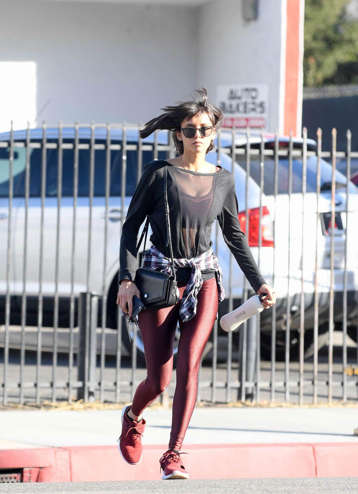 Nina Dobrev Stills Heading to a Gym in Los Angeles 2017/12/05