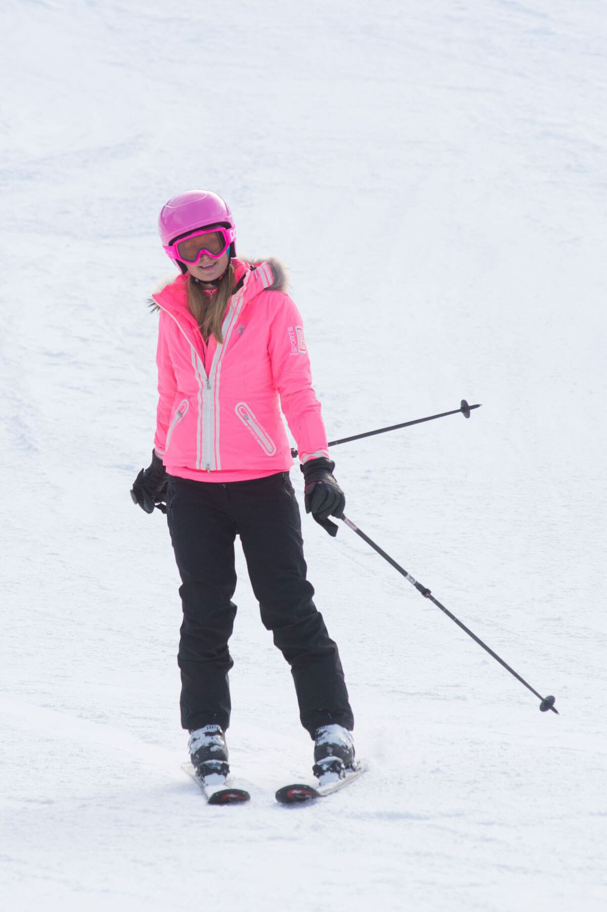 Paris Hilton and Chris Zylka Stills Out Skiing in Aspen 2017/12/27