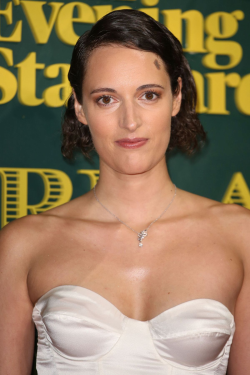 Phoebe Waller-Bridge Stills at London Evening Standard Theatre Awards in London 2017/12/03 2