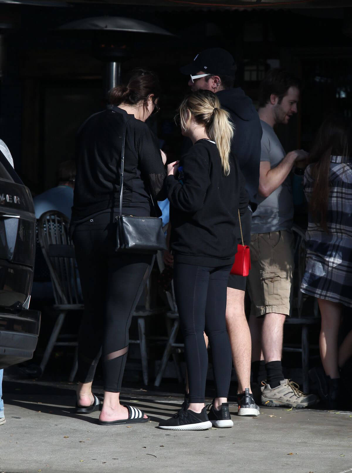 Ashley Benson Stills Out for Lunch in Los Feliz 2018/01/02