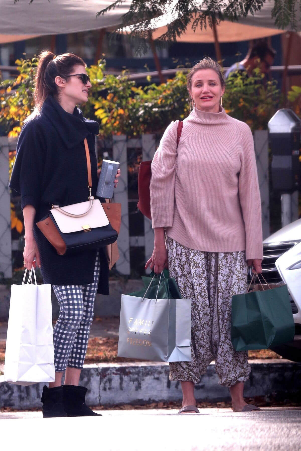 Cameron Diaz and Lake Bell Stills Out Shopping in Los Angeles 2018/01/06