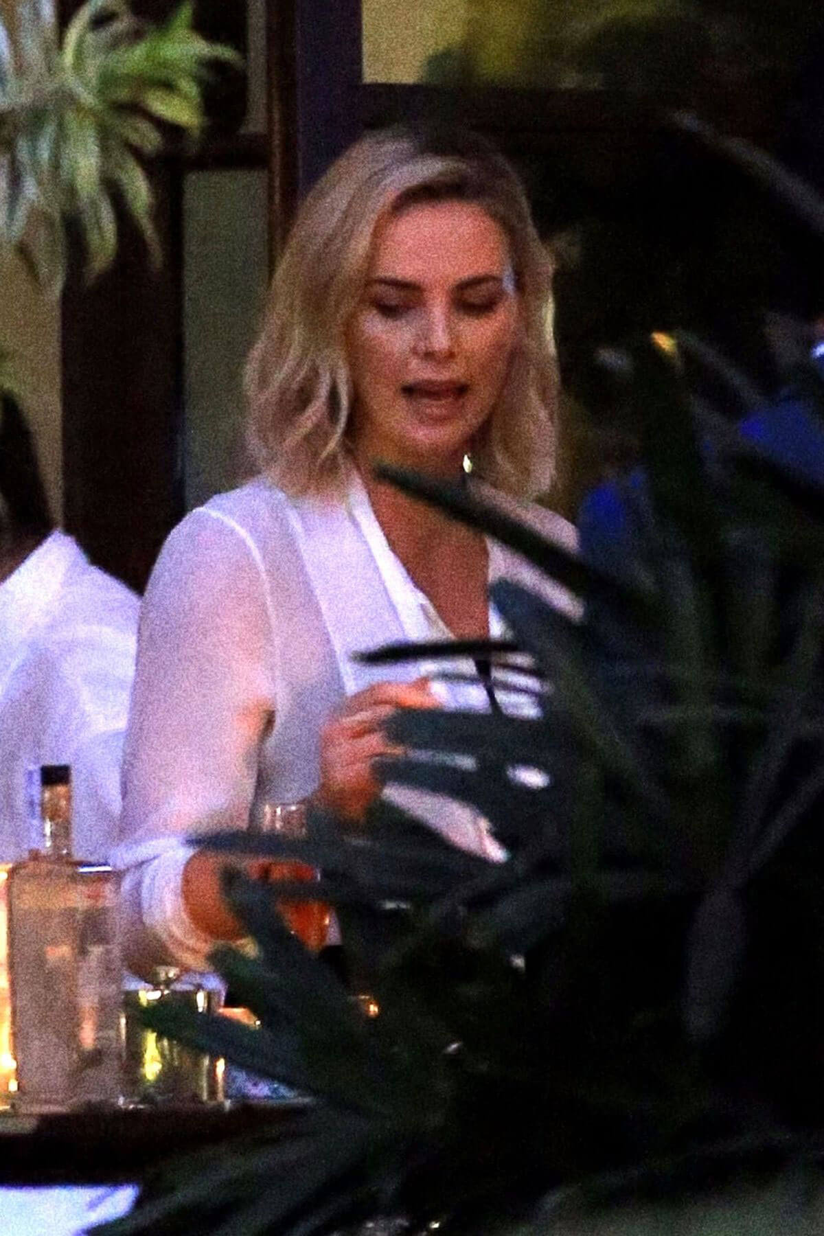 Charlize Theron Stills Out for a Drinks with a Friend in Beverly Hills 2017/11/13