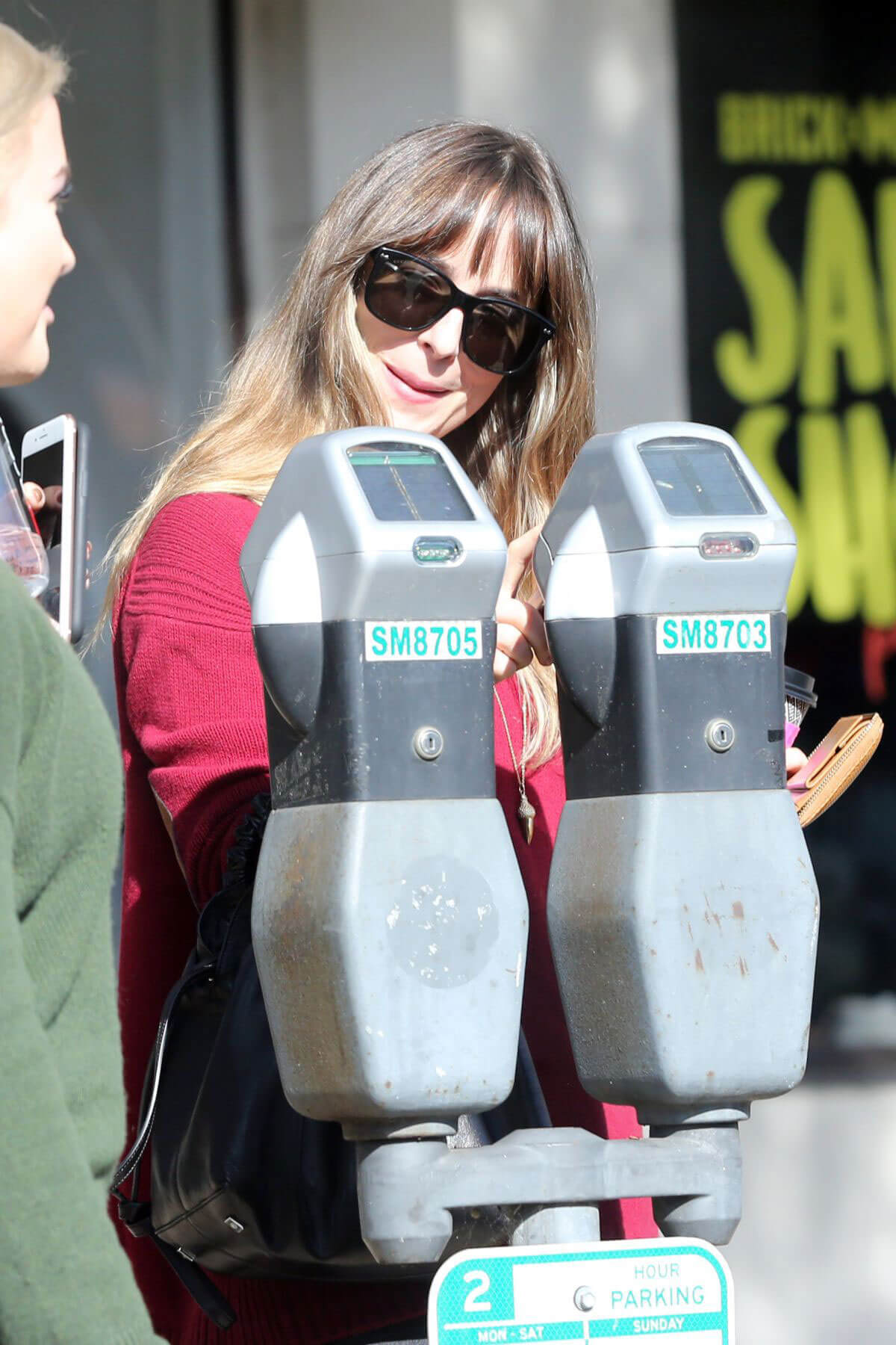 Dakota Johnson Stills Out for Coffee in West Hollywood 2018/01/12