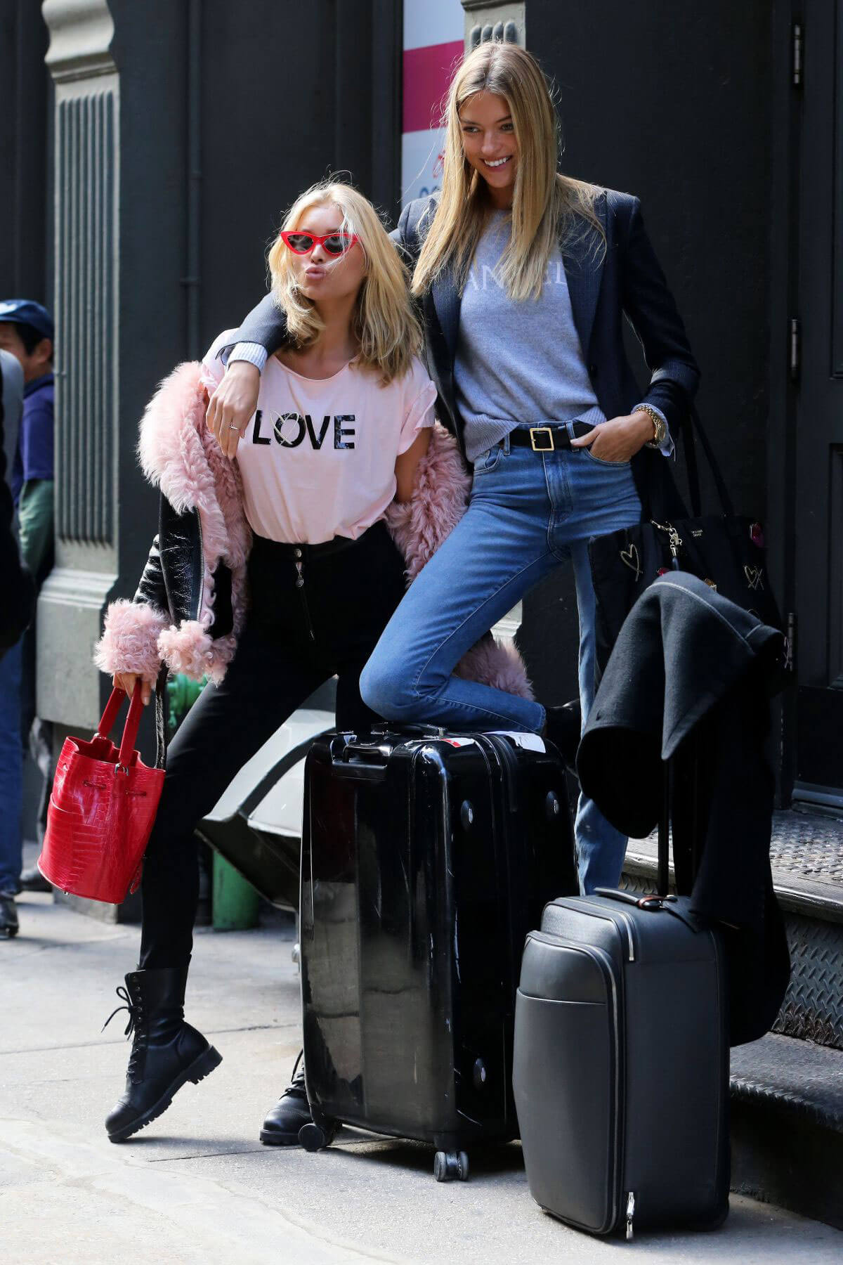 Elsa Hosk and Martha Hunt Stills Out in New York 2017/11/16