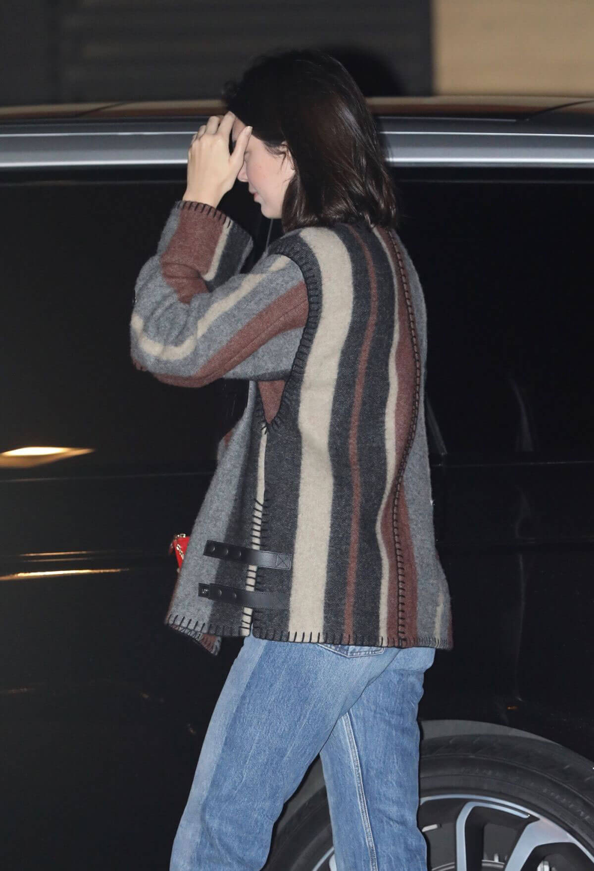 Kendall Jenner Stills Out for Dinner in Los Angeles 2017/11/14