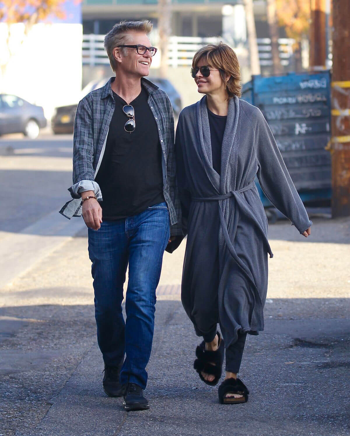 Lisa Rinna and Harry Hamlin Stills Out for Breakfast in Studio City 2017/12/31