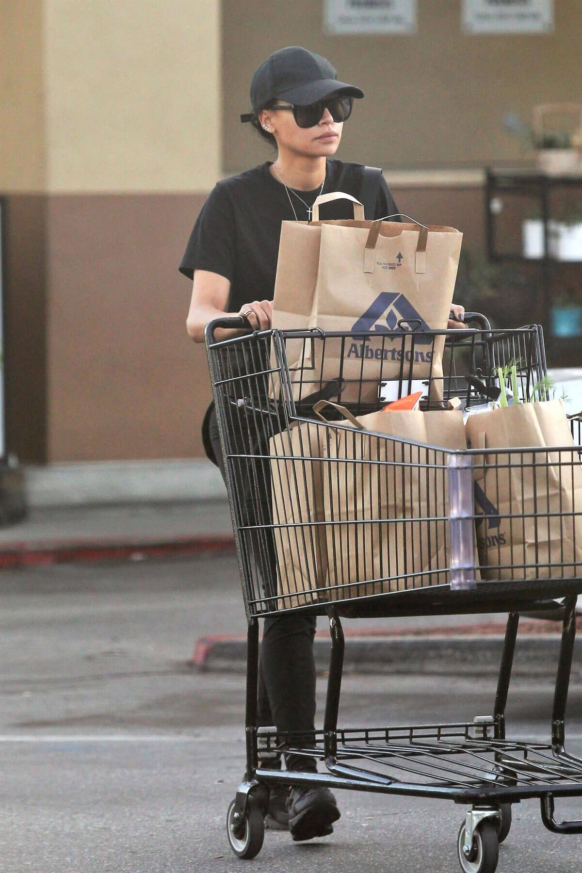 Naya Rivera Stills Out for Grocery Shopping in Los Angeles 2018/01/17